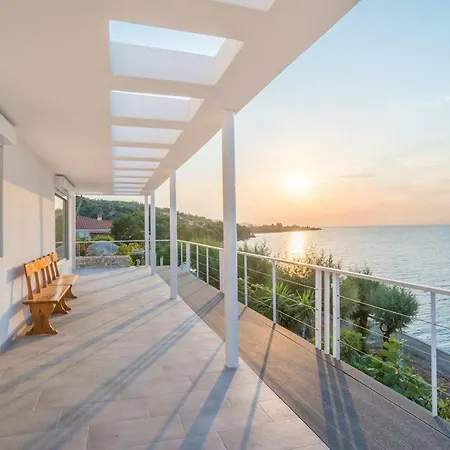 Epipleon Suites Agioi Apostoloi  Exterior photo