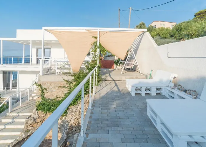Epipleon Suites